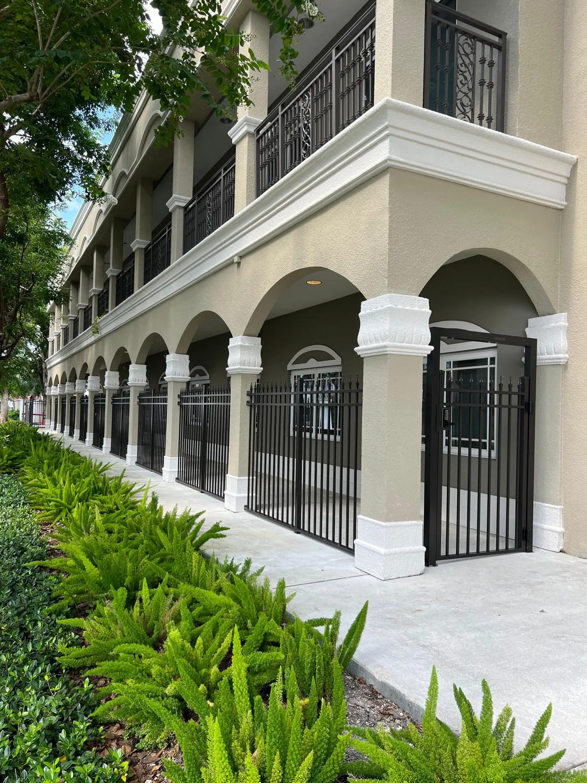 ALUMINUM FENCES FOR RESIDENTIAL PROPERTIES: ACHIEVE LASTING STRENGTH WITHOUT SACRIFICING STYLE — XL Fencing