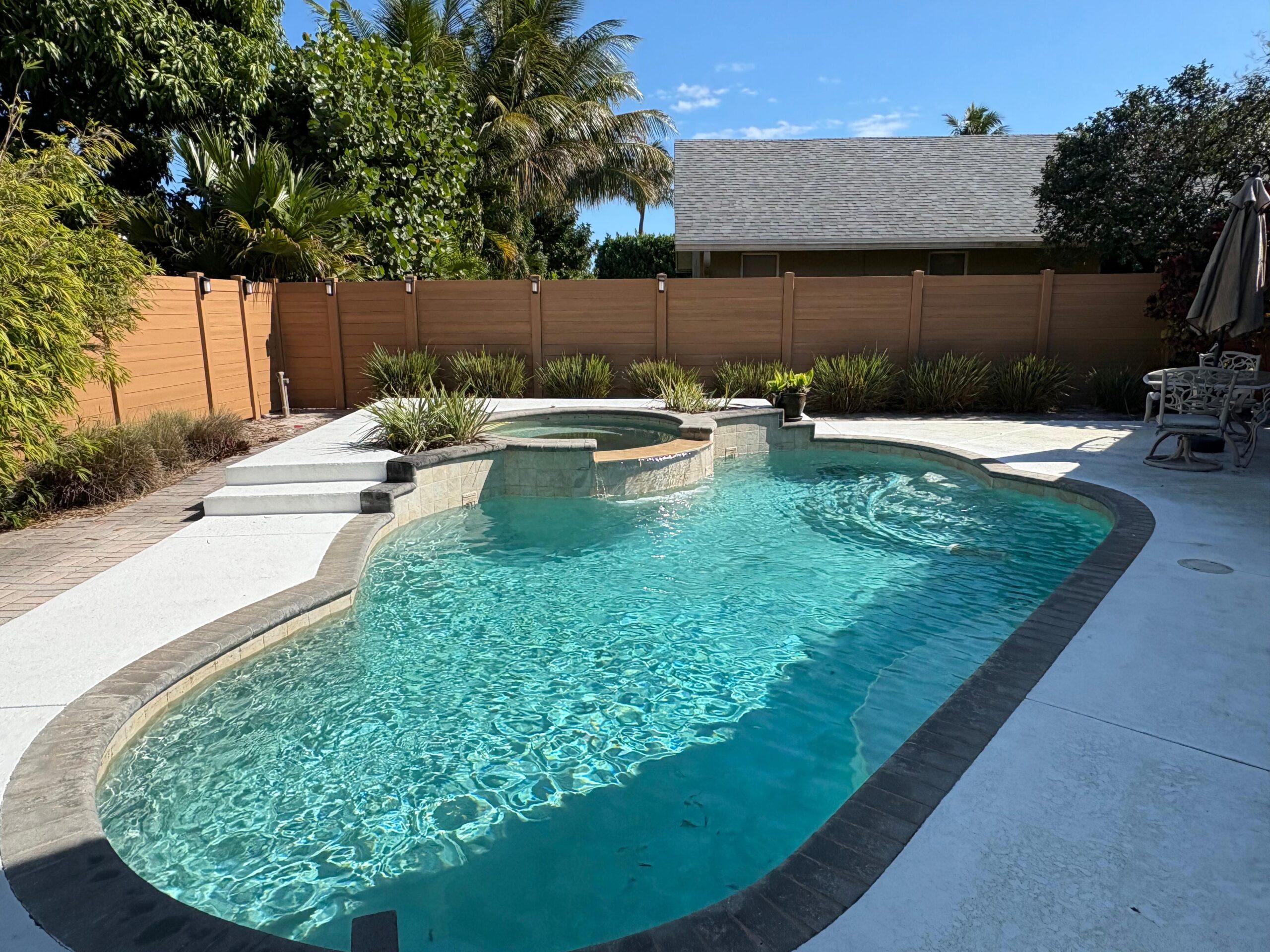 FENCES IN BROWARD COUNTY: CHOOSING THE RIGHT MATERIAL FOR HEAT & HUMIDITY — XL Fencing