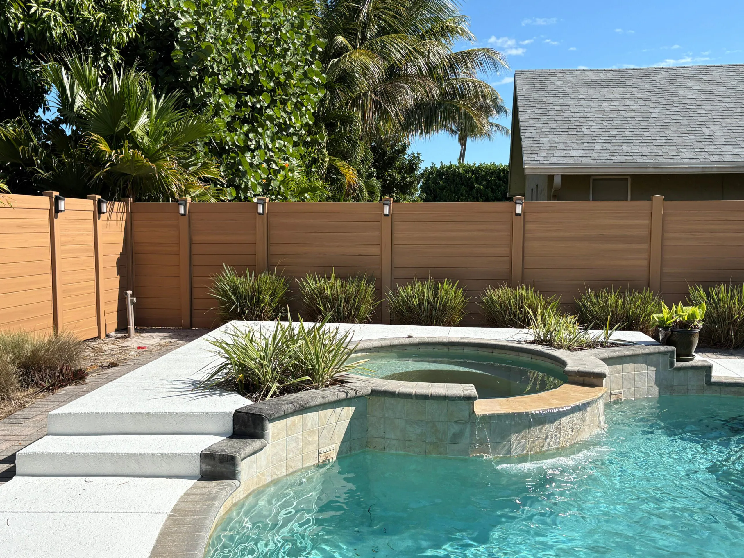 PLASTIC FENCES FOR RESIDENTIAL PROPERTIES: STYLES, PRIVACY & DESIGN OPTIONS — XL Fencing