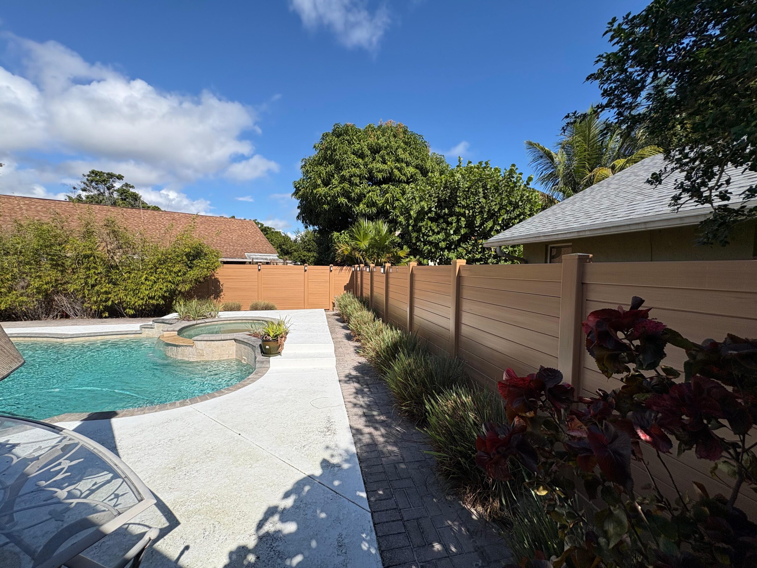 PVC FENCE INSTALLATION IN BROWARD & PALM BEACH COUNTY — XL Fencing
