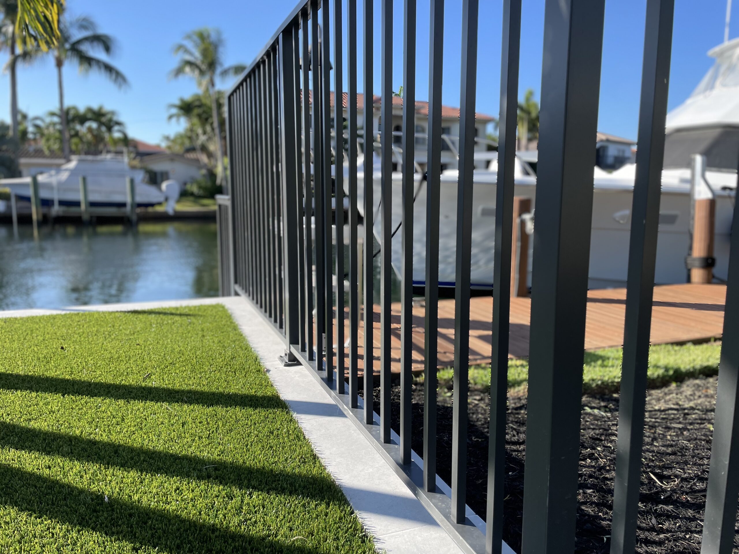 THE SOUTH FLORIDA HOMEOWNER’S COMPLETE GUIDE TO ALUMINUM FENCING — XL Fencing