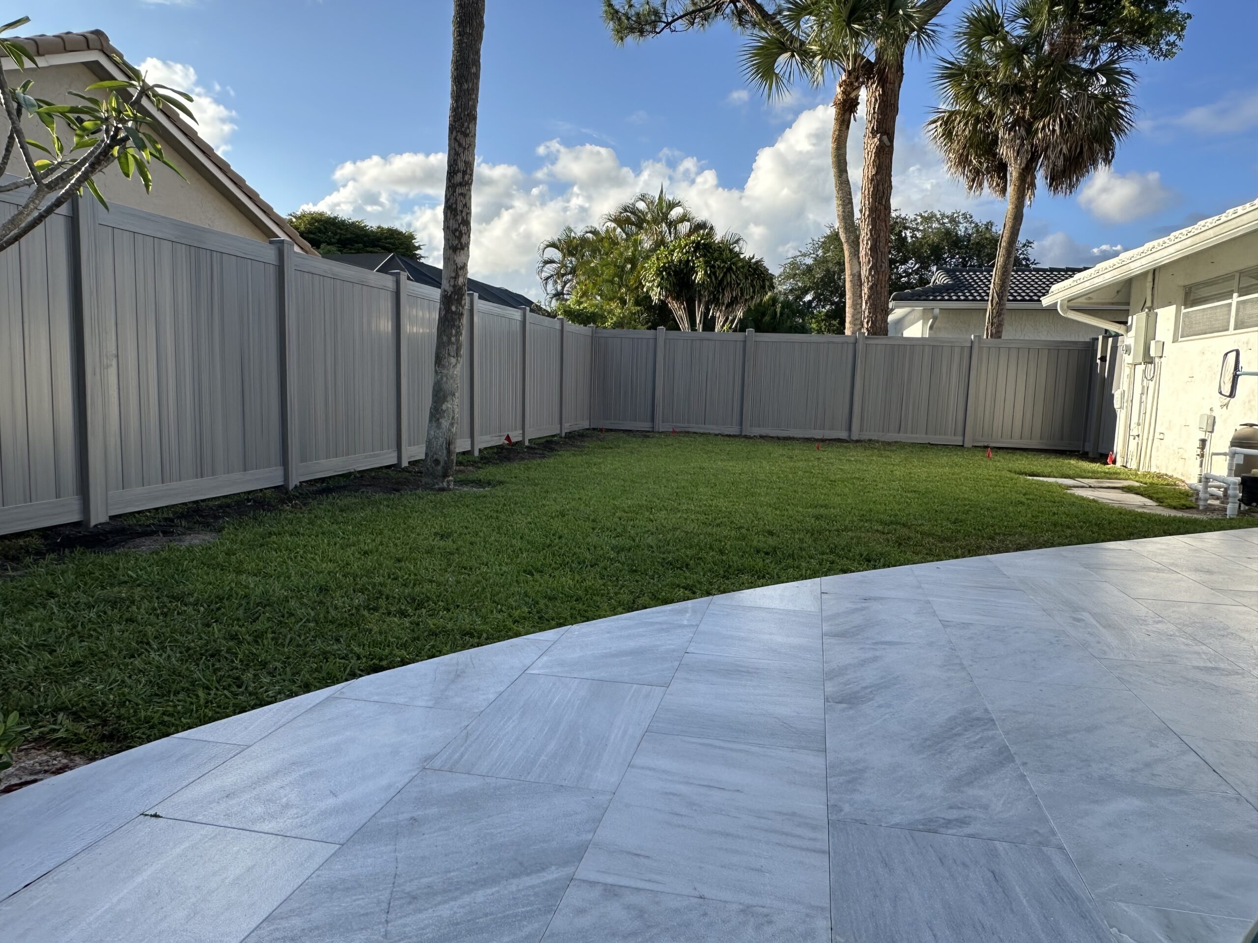 TOP PRIVACY FENCE OPTIONS FOR RESIDENTIAL BACKYARDS — XL Fencing