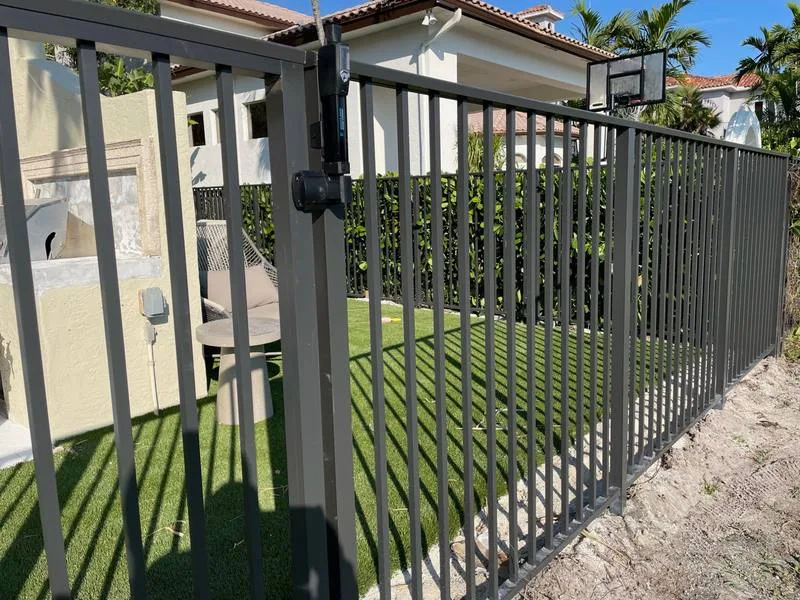 Black aluminum pool fence - South Florida