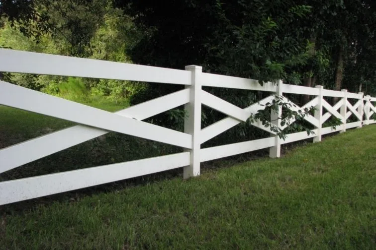 White vinyl ranch rail fence in the crossbuck style with decorative X-brace, installed in South Florida