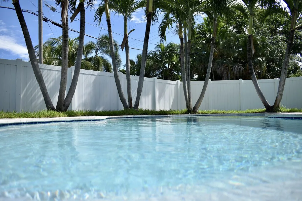 White vertical privacy vinyl fence — Pompano Beach, FL